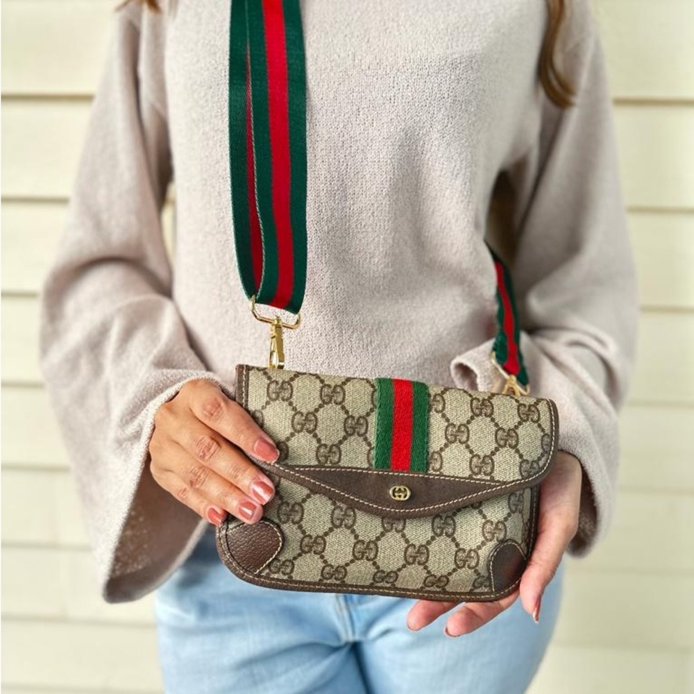 100% Authentic Gucci vintage web sherry line clutch crossbody